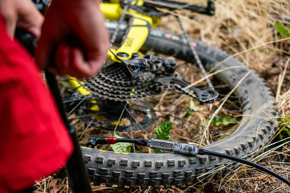Lezyne Digital Travel Floor Drive